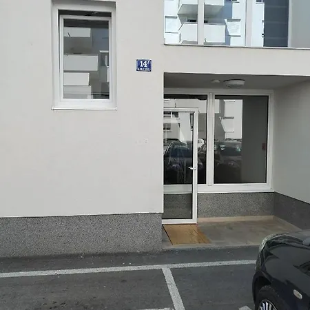Apartment Roza *